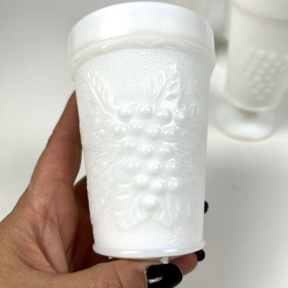 Vintage Set of 4 White Milk Glass Footed Goblets Grapes & Leaves Pattern - Picture 6 of 8